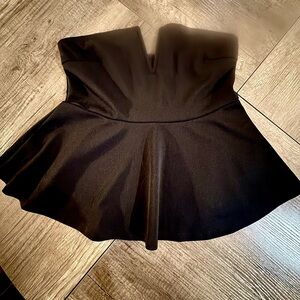 Black Flowy V Front Cut Tube Top Size M